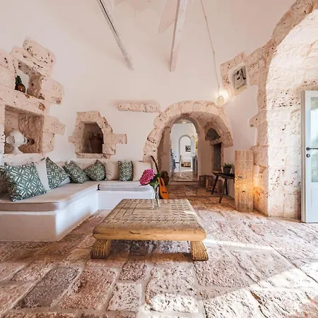 Helloapulia - Trulli Fico D'india * Челье-Мессапика