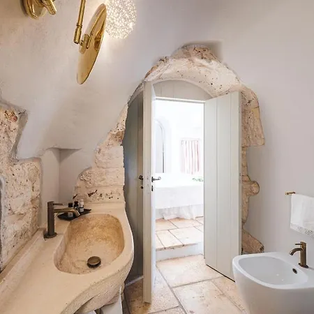 Helloapulia - Trulli Fico D'india * Челье-Мессапика